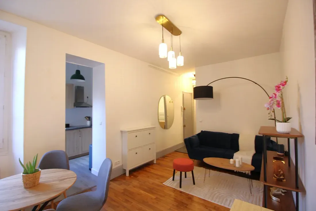 Sablons Flat — INSEAD housing in Fonty (Fontainebleau), living room